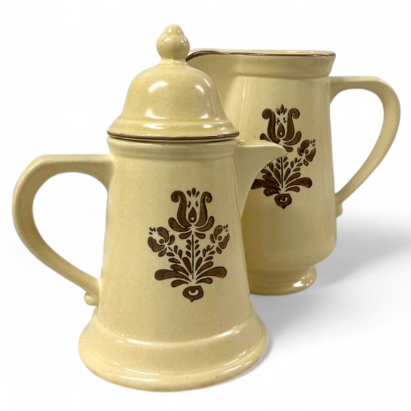 Vintage Pfaltzgraff Village Coffee / Tea  Pot w/ Lid & Creamer Pitcher Set - Picture 2 of 12